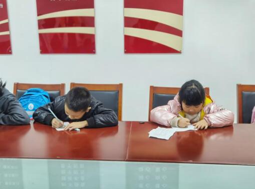 文化惠民丨荊劉村開展青少年“浸潤(rùn)書香  暢游書?！被顒?dòng)