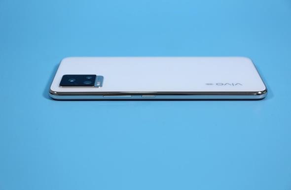 前置4400萬像素雙攝！vivo S9線下海報曝光：或首發(fā)6nm天璣1100
